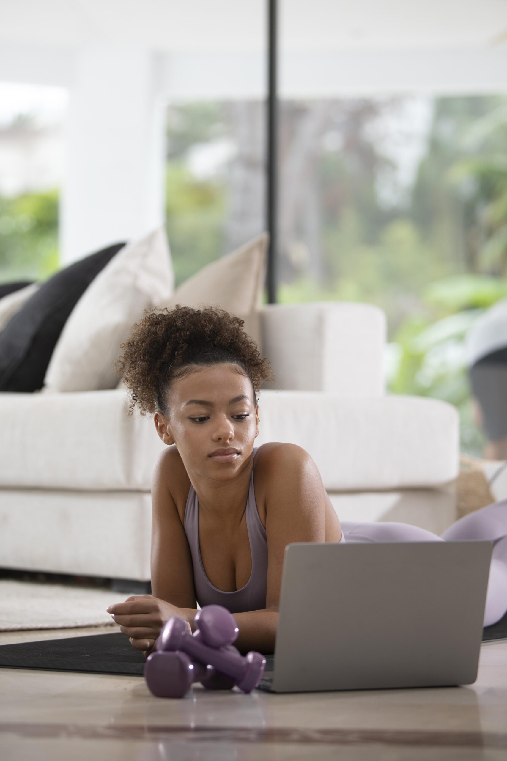 vlogger-faisant-des-tutoriels-sur-le-sport